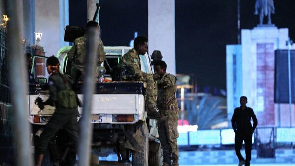 Security forces patrol near the Hayat Hotel after an attack by Al-Shabaab fighters in Mogadishu on August 20, 2022.  - Sputnik International