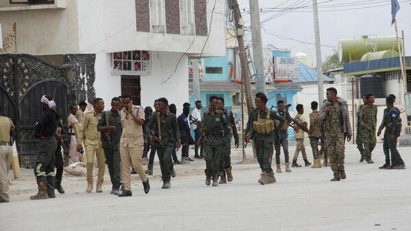 Soldiers patrol outside the Hayat Hotel in Mogadishu, Somalia, Saturday Aug, 20, 2022.  - Sputnik International