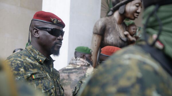  Guinea's Junta President Col. Mamady Doumbouya, leaves a meeting with an ECOWAS delegation in Conakry, Guinea, Sept. 10, 2021. - Sputnik International