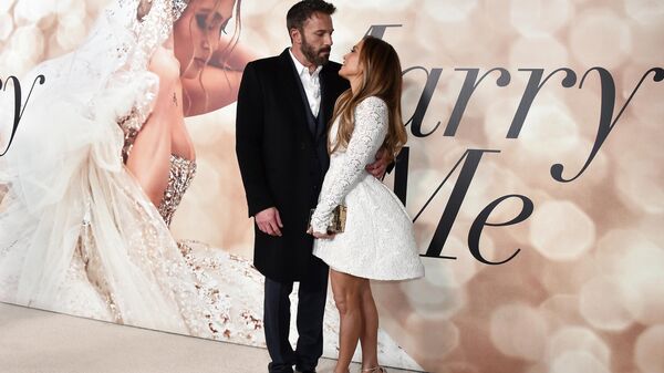 Jennifer Lopez and Ben Affleck attend a photo call for a special screening of Marry Me at DGA Theater on Feb. 8, 2022, in Los Angeles. - Sputnik International