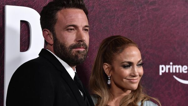 Ben Affleck, left, and Jennifer Lopez arrive at the premiere of The Tender Bar on Sunday, Dec. 12, 2021, at the TCL Chinese Theatre in Los Angeles. - Sputnik International