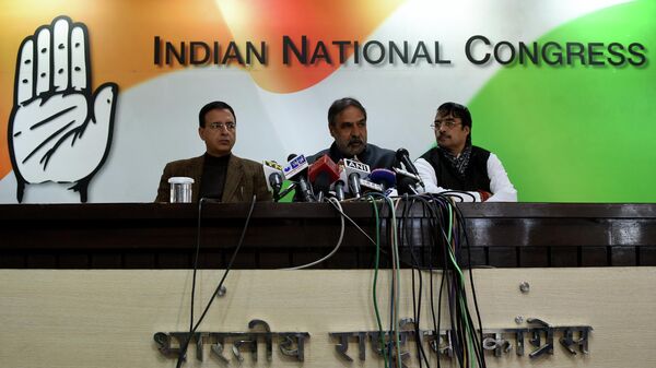 Indian Congress Party leader Anand Sharma (C) speaks as party leader Randeep Singh Surjewala (L) looks on during a press conference at Congress Party headquarters in New Delhi on December 30, 2015. - Sputnik International