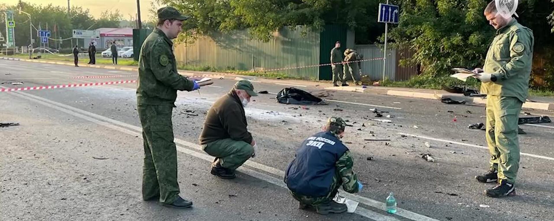 Investigators working on the scene of the car accident that left journo and political analyst Daria Dugina dead. August 21, 2022, Moscow region. - Sputnik International, 1920, 21.08.2022