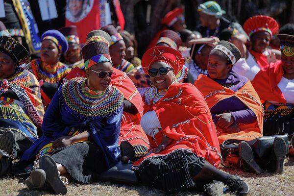 Zulu women react during the coronation of their new king Misuzulu kaZwelithini (not pictured) on August 20, 2022 at the KwaKhangelamankengane Royal Palace in Kwa-Nongoma 300km north of Durban. (Photo by Phill Magakoe / AFP) - Sputnik International