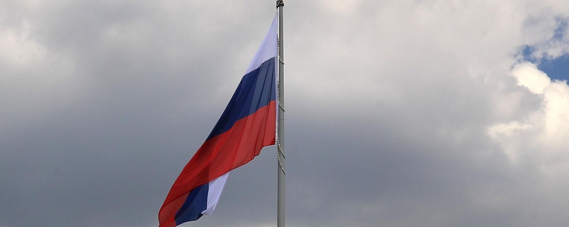 The national flag of the Russian Federation was solemnly raised on the Day of Russia on Poklonnaya Hill. - Sputnik International, 1920, 08.07.2023