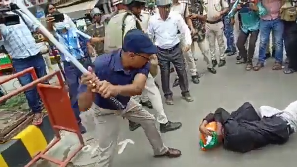  Police lathi charge aspiring teachers during a protest 
 - Sputnik International