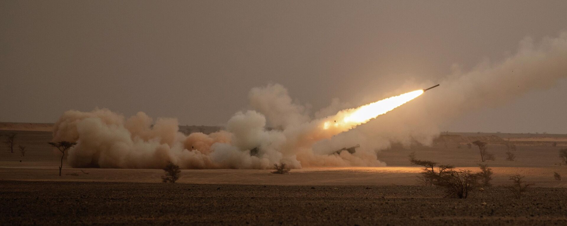 A launch truck fires the High Mobility Artillery Rocket System (HIMARS) at its intended target during the African Lion military exercise in Grier Labouihi complex, southern Morocco, on June 9, 2021. - Sputnik International, 1920, 23.08.2022