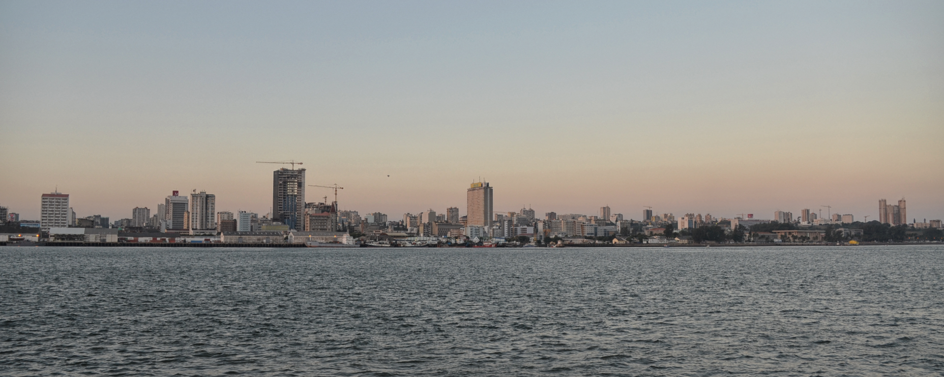 A view of the city of Maputo from the ferry to Katembe, 2014 - Sputnik International, 1920, 23.08.2022
