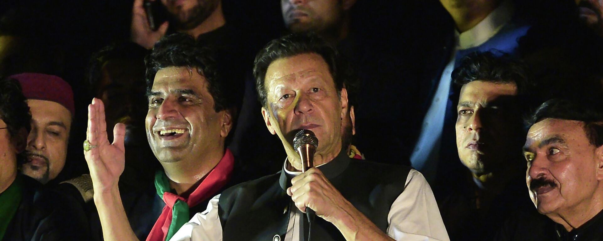 Pakistan's former Prime Minister Imran Khan, center, addresses during an anti-government rally in Islamabad, Pakistan, Saturday, Aug. 20, 2022. - Sputnik International, 1920, 15.09.2022