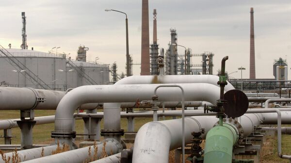 A Jan. 10, 2007 file photo shows a pumping station at the end of the oil pipeline Druzhba (Friendship) in the eastern German refinery PCK Schwedt, background, in Schwedt.  - Sputnik International