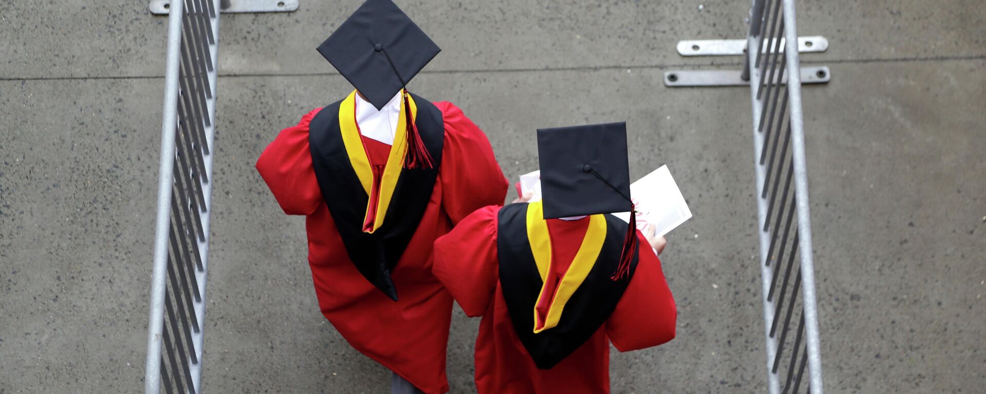 FILE - New graduates walk into the High Point Solutions Stadium before the start of the Rutgers University graduation ceremony in Piscataway Township, N.J., on May 13, 2018 - Sputnik International, 1920, 28.09.2022