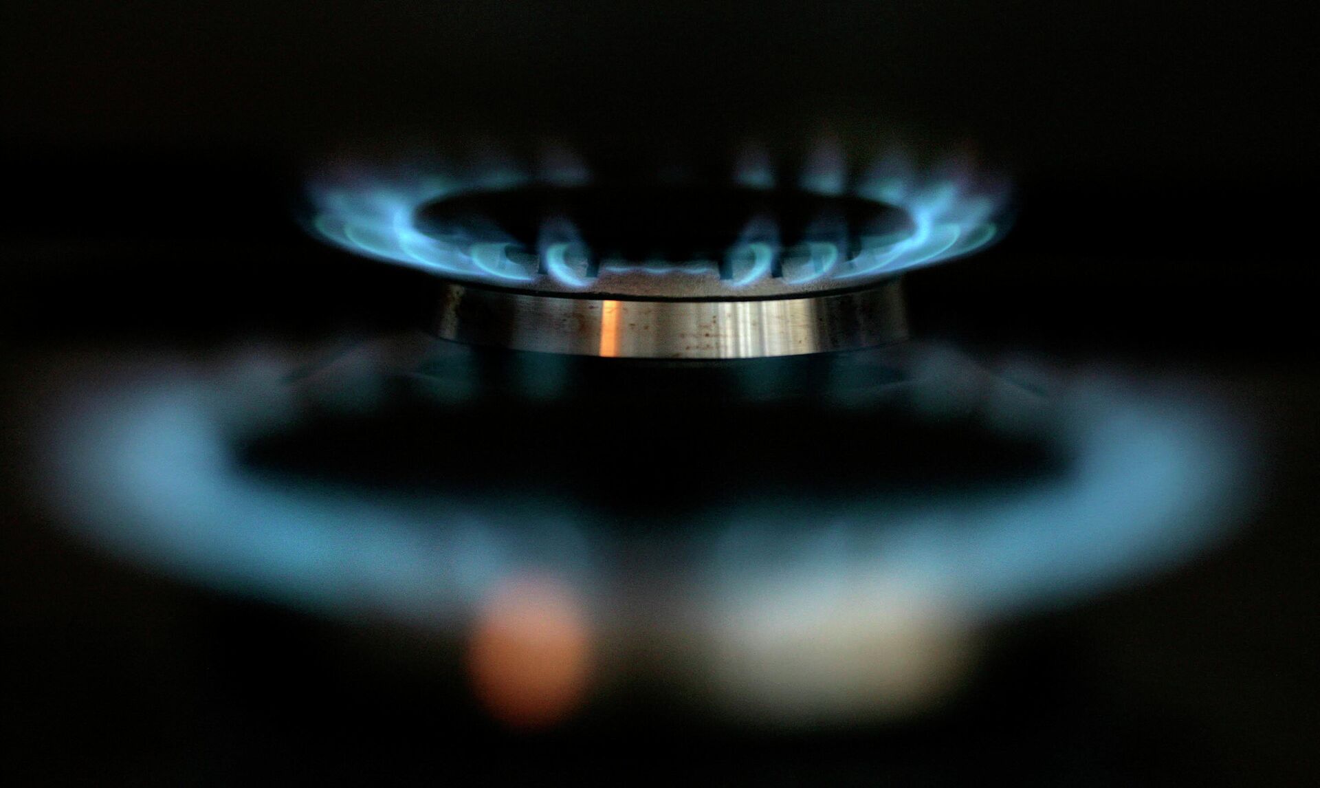 A picture taken 18 January 2008 shows the gas burner of a stove in London. United Kingdom's biggest energy provider, British Gas, 18 January 2008, announced an immediate price rise of 15% for its gas and electricity customers - Sputnik International, 1920, 01.09.2022