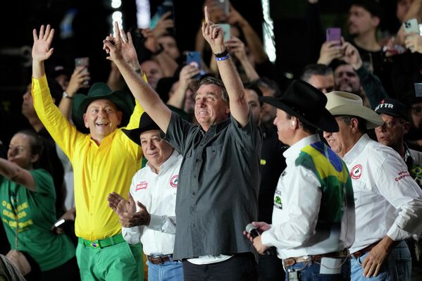 Brazilian President Jair Bolsonaro, center, greets supporters at the Barretos Rodeo International Festival in Barretos, Sao Paulo state Brazil, Friday, Aug. 26, 2022.  - Sputnik International