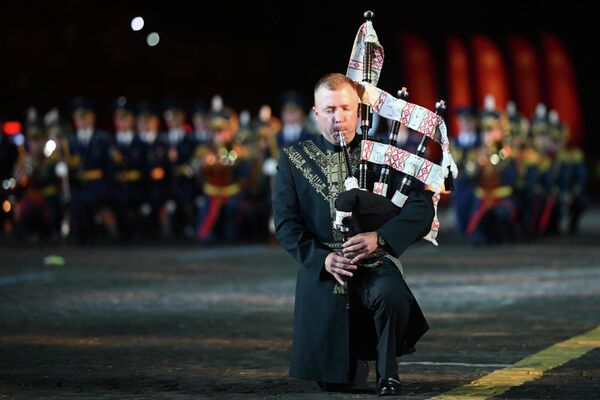 A soldier of the Honor Guard and the Band of the Armed Forces of Belarus at the opening ceremony of the ‘Spasskaya Tower’ International Military Music Festival 2022. - Sputnik International