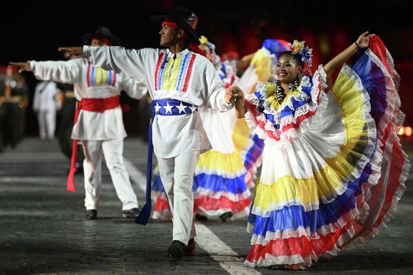 Participants of the dance group of the Great Military Band of Venezuela’s ‘Supreme Commander Hugo Rafael Chavez Frias’ National Bolivarian Armed Forces at the opening ceremony of the ‘Spasskaya Tower’ International Military Music Festival 2022. - Sputnik International