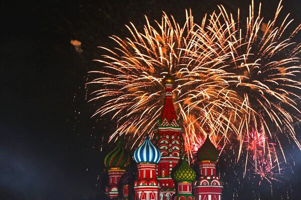 A firework display during the opening ceremony of the ‘Spasskaya Tower’ International Military Music Festival 2022.19:33 - Sputnik International