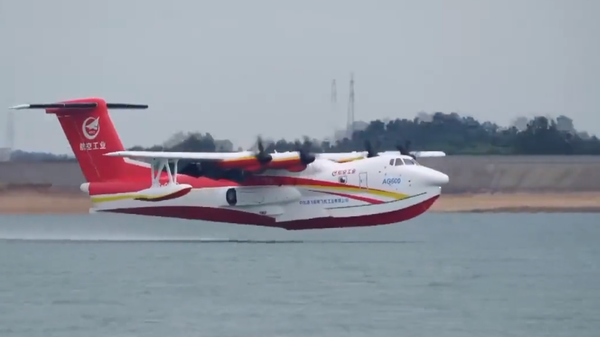 AG00M “Kunlong” flying boat, built by the Aviation Industry Corporation of China (AVIC), makes it maiden flight from water on August 29, 2022. - Sputnik International