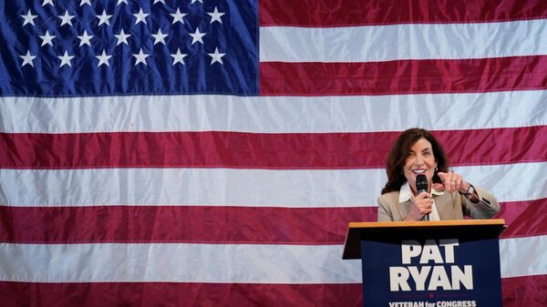 New York Gov. Kathy Hochul introduces Pat Ryan during a campaign rally for Ryan, Monday, Aug. 22, 2022, in Kingston, N.Y. Ryan is facing Republican Marc Molinaro in Tuesday's special election for New York's 19th Congressional District. - Sputnik International