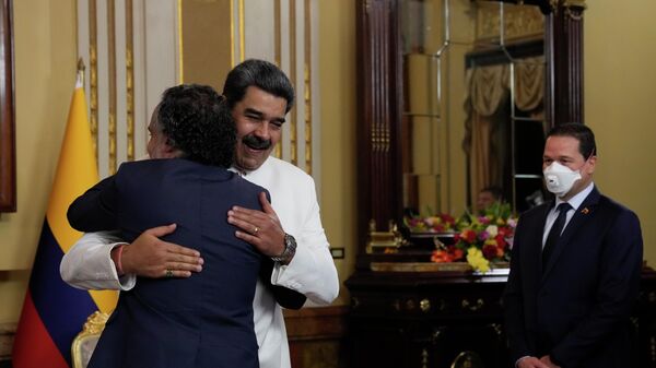 Venezuela's President Nicolas Maduro, in white, embraces Colombia's new ambassador Armando Benedetti as they meet at Miraflores Palace in Caracas, Venezuela, Monday, Aug 29, 2022.  - Sputnik International