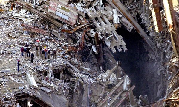 Рабочие на разрушениях после атаки на Всемирный торговый центр в США  - Sputnik International
