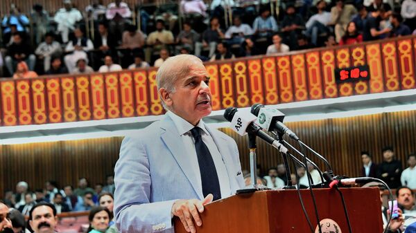 In this photo released by National Assembly of Pakistan, newly elected Pakistani Prime Minister Shahbaz Sharif addresses a National Assembly session, in Islamabad, Pakistan, Monday, April 11, 2022. - Sputnik International