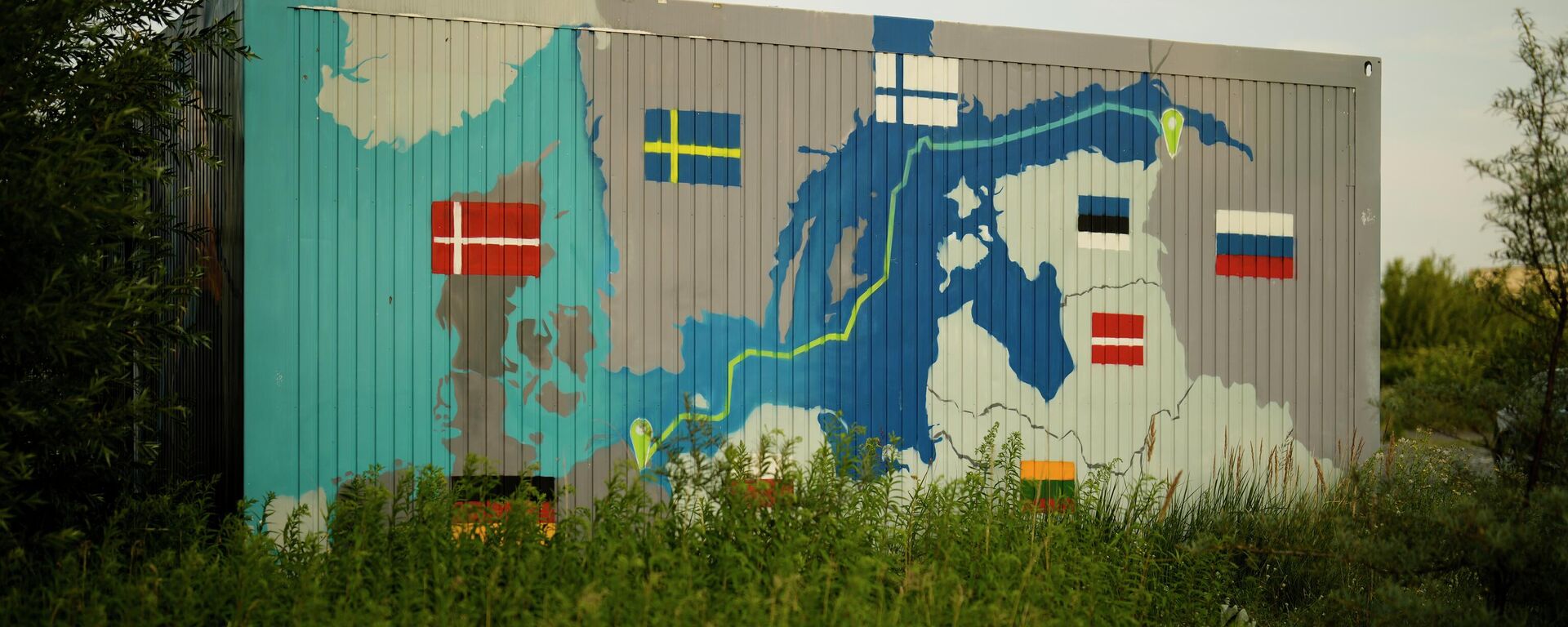 A painting showing the Nord Stream pipelines is displayed on a container near the Nord Stream 1 Baltic Sea pipeline in Lubmin, Germany, Wednesday, July 20, 2022 - Sputnik International, 1920, 31.08.2022