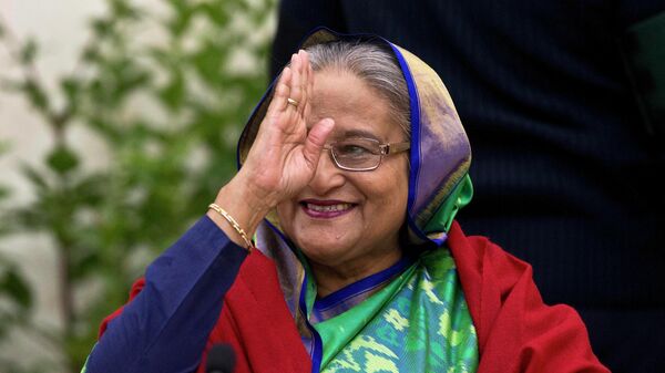 Bangladeshi Prime Minister Sheikh Hasina greets the gathering during an interaction with journalists after official election results gave her a third straight term, in Dhaka, Bangladesh, Dec. 31, 2018. - Sputnik International