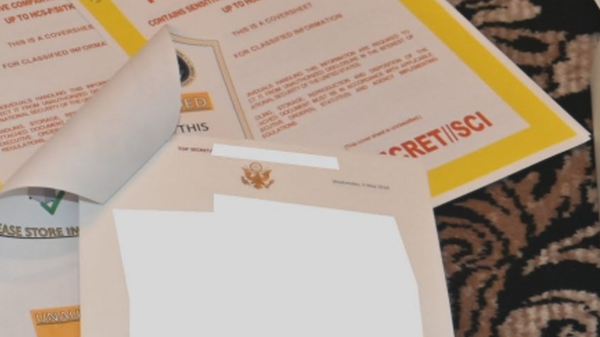 Close-up of a classified file found by the FBI at Mar-a-Lago, bearing the date Wednesday May 9, 2018. - Sputnik International