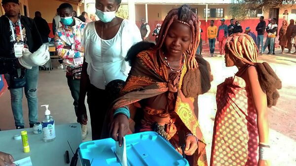 A voter casts her vote at a polling station in Luanda, Wednesday, Aug. 24, 2022 - Sputnik International