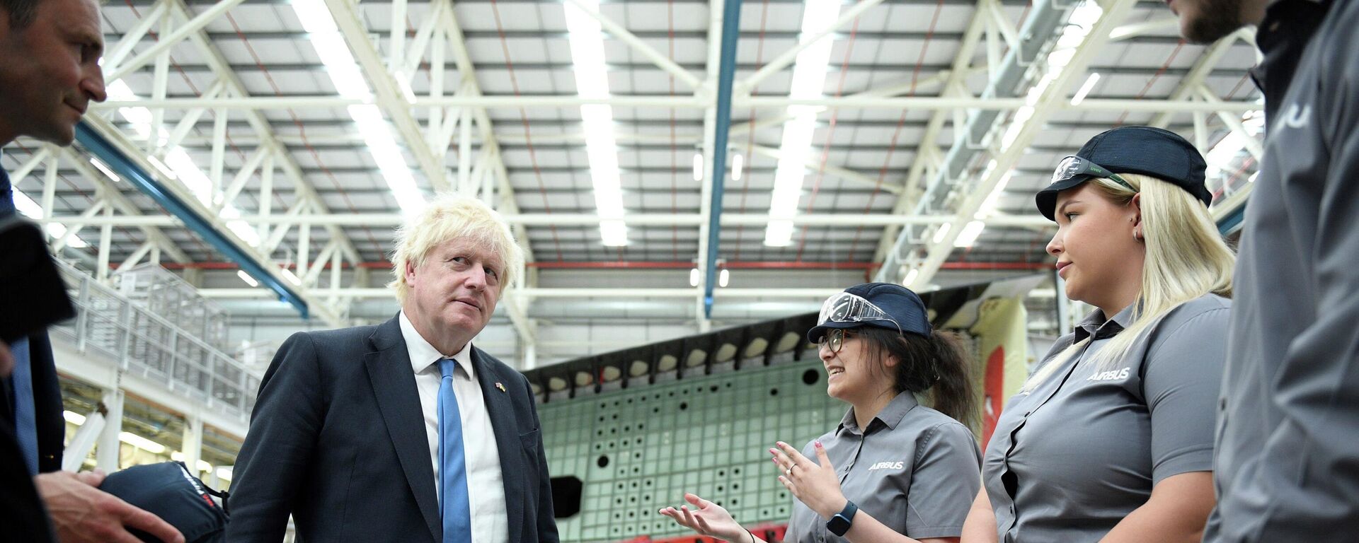 Britain's Prime Minister Boris Johnson meets apprentices during a visit to the Airbus UK East Factory in Broughton, North Wales - Sputnik International, 1920, 02.09.2022