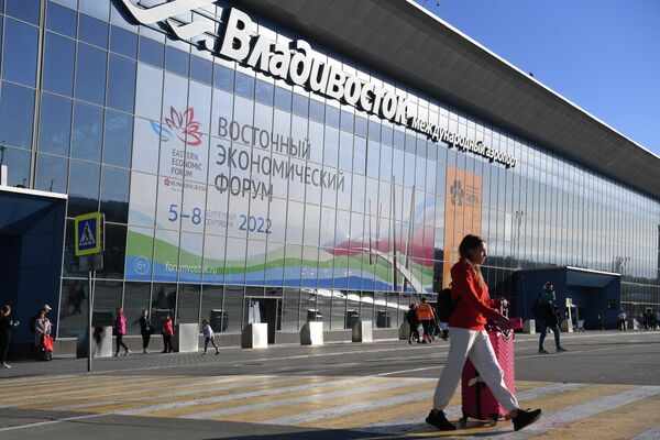 A banner featuring the logo of the Eastern Economic Forum at Vladivostok International Airport. - Sputnik International