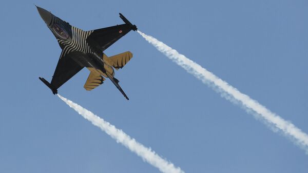 An acrobatic plane pilot performs with General Dynamics F-16 Solo Turk aerial aerobatic aircraft during the 5th Sivrihisar Airshow in Sivrihisar district of Eskisehir, in Turkey, on September 13, 2020 - Sputnik International