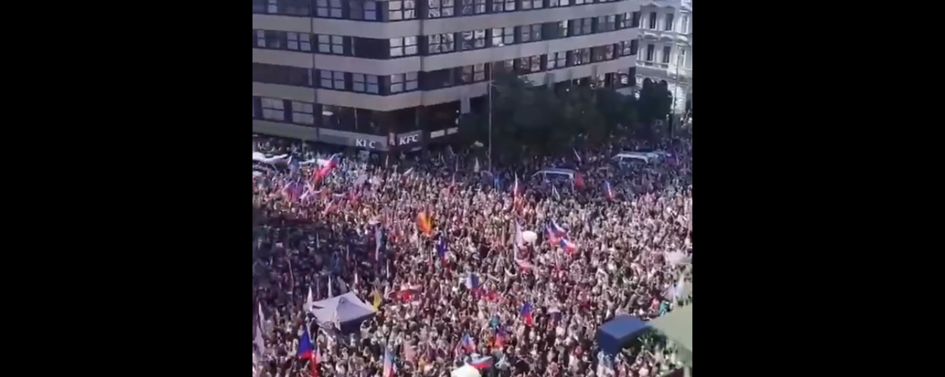 A screenshot of a video depicting mass protests in Prague, the Czech Republic. September 3, 2022. - Sputnik International, 1920, 04.09.2022