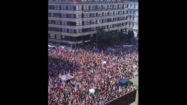 A screenshot of a video depicting mass protests in Prague, the Czech Republic. September 3, 2022. - Sputnik International