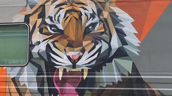 Director of the Roscongress Foundation Alexander Stuglev, Minister of Justice Konstantin Chuichenko and General Director of Russian Railways Oleg Belozerov launched the first striped train on Monday, featuring paintings of tigers. September 5, 2022. - Sputnik International