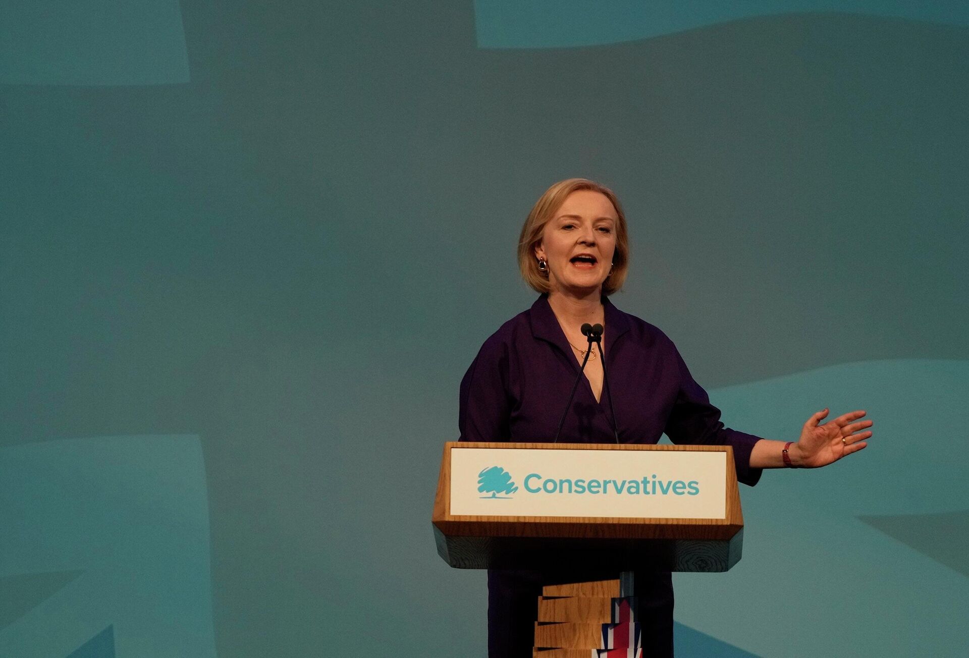 British lawmaker Liz Truss speaks after winning the Conservative Party leadership contest at the Queen Elizabeth II Centre in London, Monday, Sept. 5, 2022 - Sputnik International, 1920, 27.09.2022