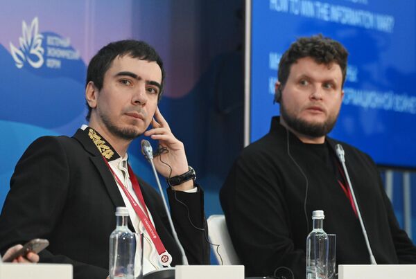 Russian pranksters Vovan (left) and Lexus at the Eastern Economic Forum - Sputnik International