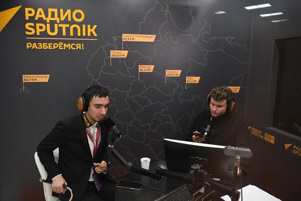 Pranksters Vovan (Vladimir Kuznetsov, left) and Lexus (Alexey Stolyarov) in the Sputnik Radio studio at the Eastern Economic Forum in Vladivostok. - Sputnik International