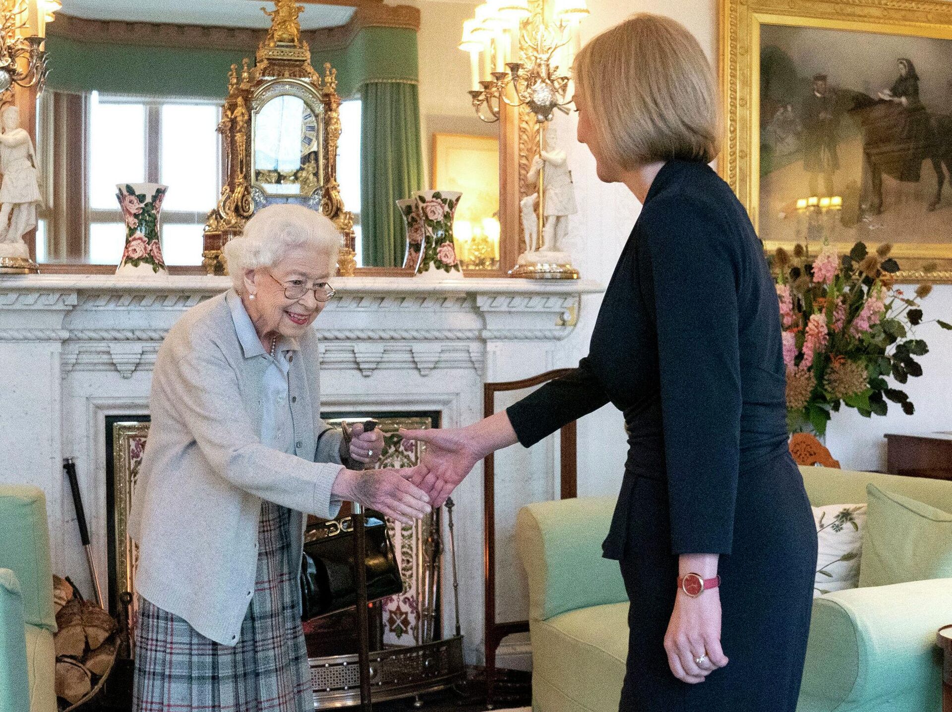 Queen Elizabeth II, left, welcomes Liz Truss during an audience at Balmoral, Scotland - Sputnik International, 1920, 09.09.2022