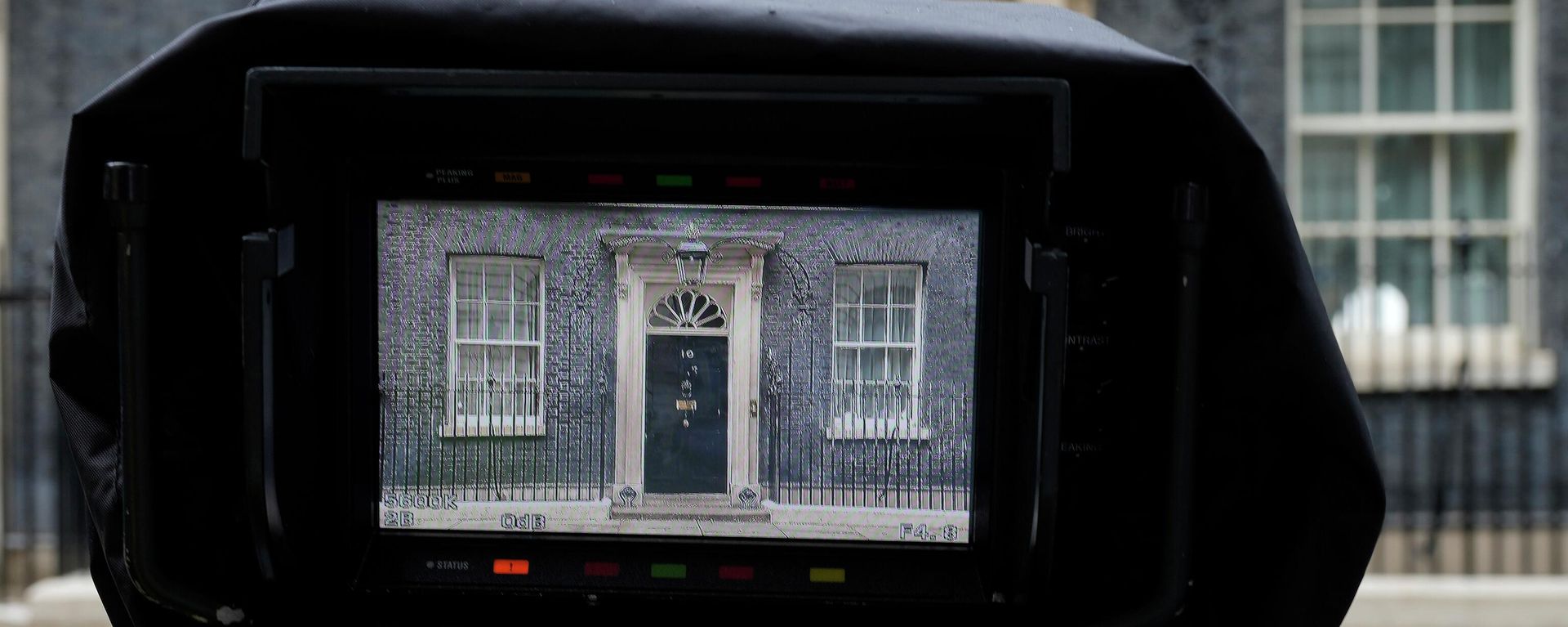 A camera is pointed to the door of 10 Downing Street in London, Monday, Sept. 5, 2022 - Sputnik International, 1920, 22.06.2026