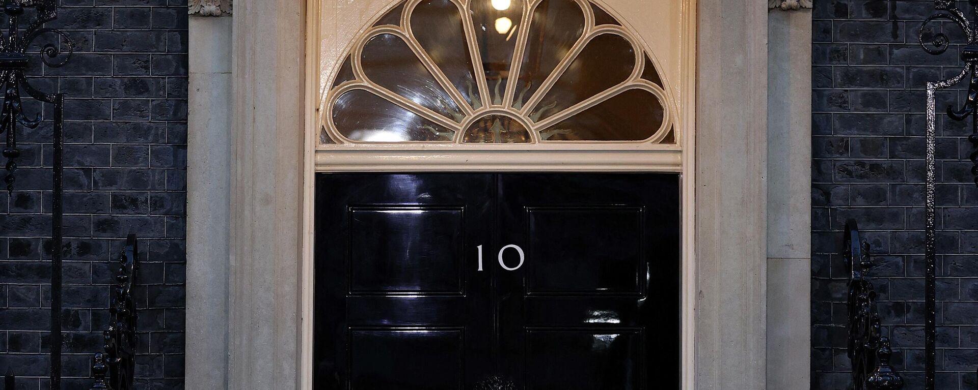 The door of 10 Downing Street, the official residence of Britain's Prime Minister, is pitcured in central London, on September 6, 2022.  - Sputnik International, 1920, 06.09.2022