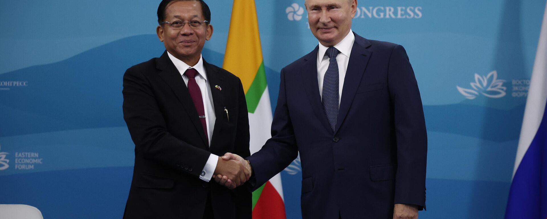 Russian President Vladimir Putin, left, and Min Aung Hline, chairman of the State Administrative Council, Prime Minister of the Interim Government and Commander-in-Chief of the Armed Forces of the Republic of the Union of Myanmar, meet on the sidelines of the 7th Eastern Economic Forum in Vladivostok - Sputnik International, 1920, 05.05.2025