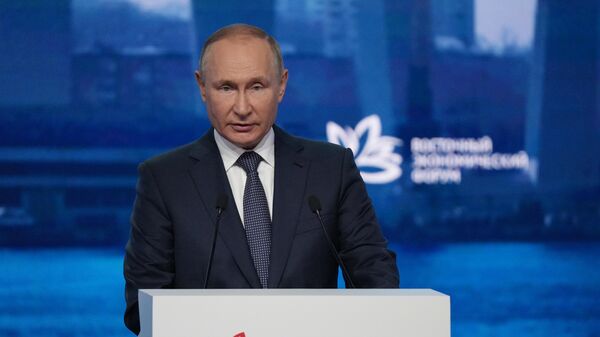 Russian President Vladimir Putin speaks at the plenary session of the VII Eastern Economic Forum in Vladivostok - Sputnik International