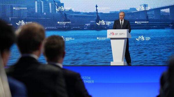 Russian President Vladimir Putin speaks at the plenary session of the 7th Eastern Economic Forum in Vladivostok - Sputnik International