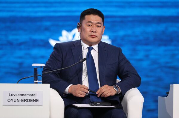 Prime Minister of Mongolia Luvsannamsrayn Oyun-Erdene at the plenary session of the Eastern Economic Forum in Vladivostok - Sputnik International