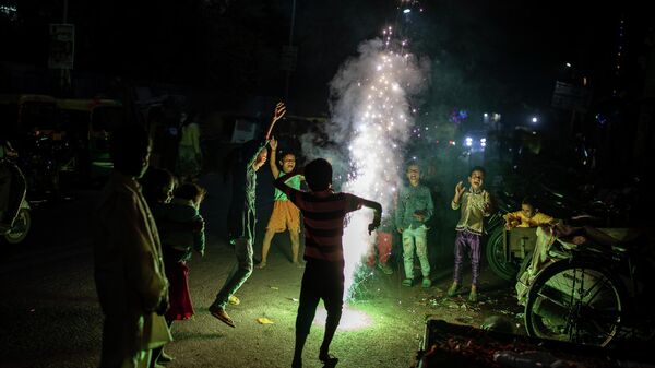 Children play with firecrackers during Diwali celebrations in New Delhi, India, Thursday, Nov. 4, 2021. - Sputnik International