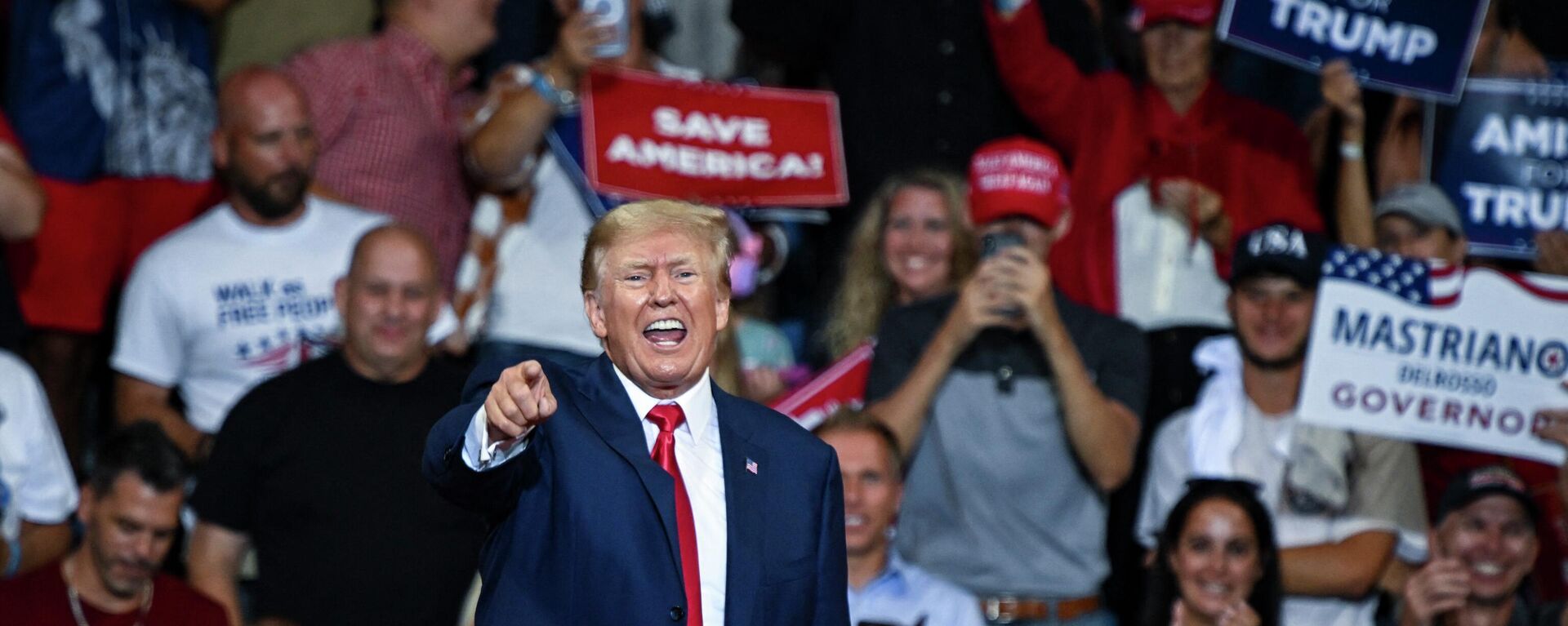 (FILES) In this file photo taken on September 03, 2022, former US President Donald Trump speaks during a campaign rally in support of Doug Mastriano for Governor of Pennsylvania and Mehmet Oz for US Senate at Mohegan Sun Arena in Wilkes-Barre, Pennsylvania. - Sputnik International, 1920, 07.09.2022