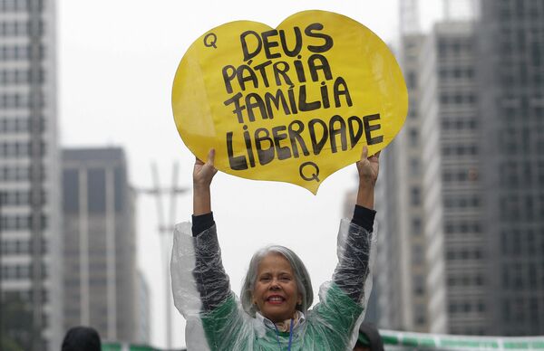A supporter of Brazilian President Jair Bolsonaro takes part in celebrations to mark Brazil&#x27;s 200th anniversary of independence, on Paulista Avenue, in Sao Paulo on September 7, 2022. - Sputnik International