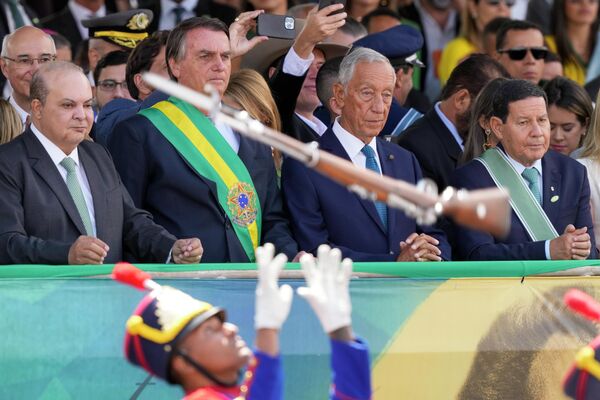 Brazil&#x27;s President Jair Bolsonaro, second from left, and Portugal&#x27;s President Marcelo Rebelo de Sousa, second from right, attend a military parade to celebrate the bicentennial of the country&#x27;s independence in Brasília, Sept. 7, 2022. - Sputnik International