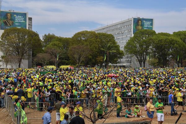 Supporters of Brazilian President Jair Bolsonaro gather at the Ministry Esplanade in Brasilia during celebrations of Brazil&#x27;s 200 years of independence, on September 7, 2022. - Sputnik International